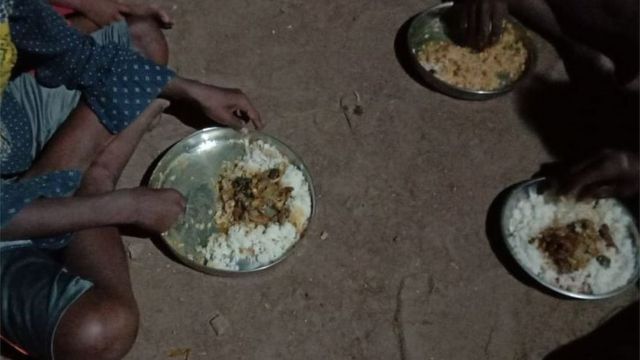 Komunitas Irula makan tikus dan nasi
