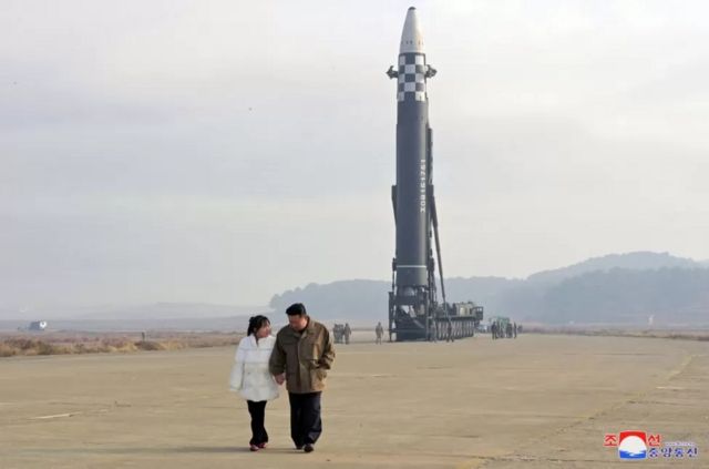 Kim Jong Un dan putrinya