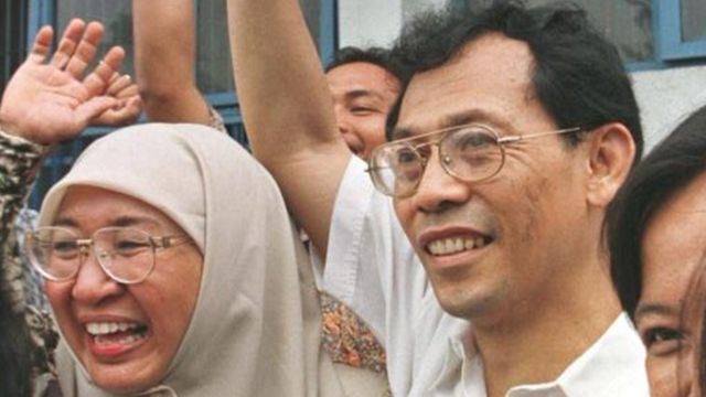 Sri Bintang wurde während der Amtszeit von Präsident Suharto wegen Hochverrats inhaftiert.
