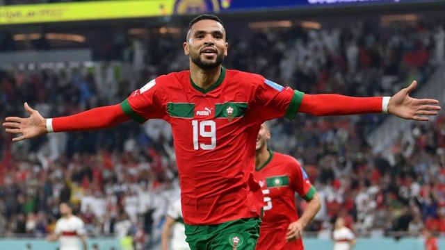 Youssef En-Nesyri merayakan setelah mencetak gol kemenangan Maroko melawan Portugal